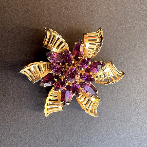 Vintage Kramer of NY Filigree Bow w/ Purple Rhinestones Brooch Gold Tone 2" - Picture 1 of 9